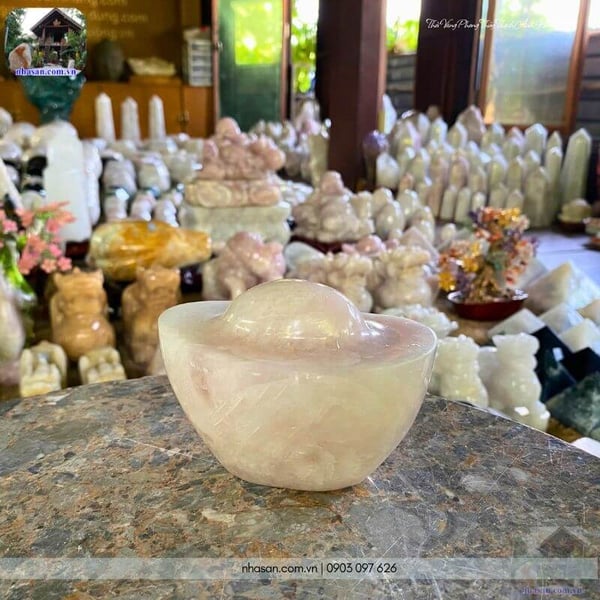 Thỏi vàng phong thủy thạch anh hồng TV54 940gr, dài 11.5cm x rộng 8cm x cao 8.5cm