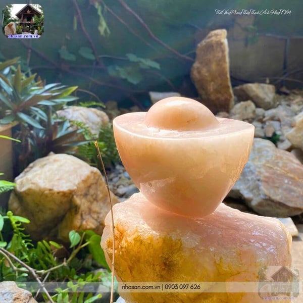 Thỏi vàng phong thủy thạch anh hồng TV54 940gr, dài 11.5cm x rộng 8cm x cao 8.5cm