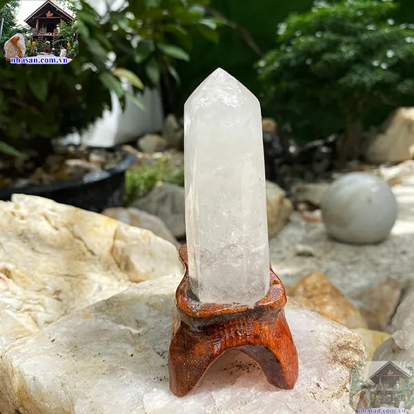 Trụ tinh thể thạch anh trắng 0.34kg, cao 12cm x ngang 6.5cm - T279
