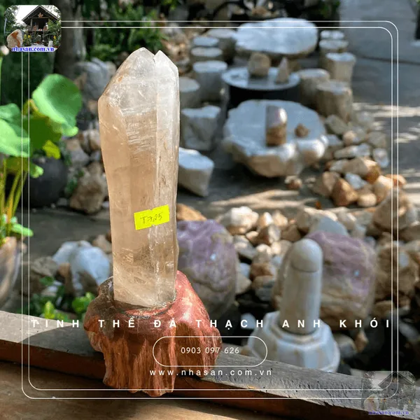 Tinh thể đá thạch anh khói 680gr, cao 21cm - T727