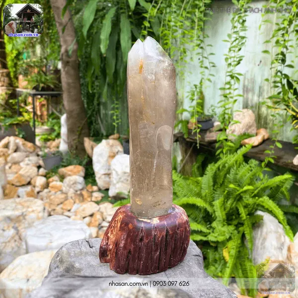 Tinh thể đá thạch anh khói 680gr, cao 21cm - T727