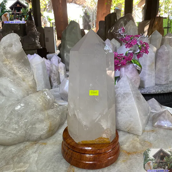 Trụ tinh thể đá thạch anh trắng 6.4kg, cao 31cm x ngang 13cm - T565