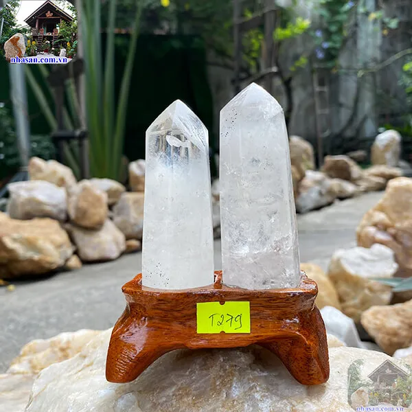 Trụ tinh thể thạch anh trắng 0.34kg, cao 12cm x ngang 6.5cm - T279