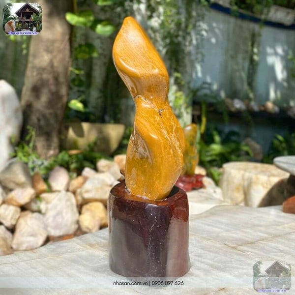 Trụ đá canxedon vàng đất 4.6kg - Biểu tượng của sự giàu sang, phú quý