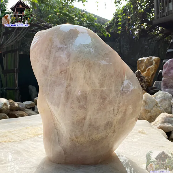 Trụ đá thạch anh năng lượng cao nặng 19.5kg, cao 33cm x ngang 26.5cm x dày 12cm - T699