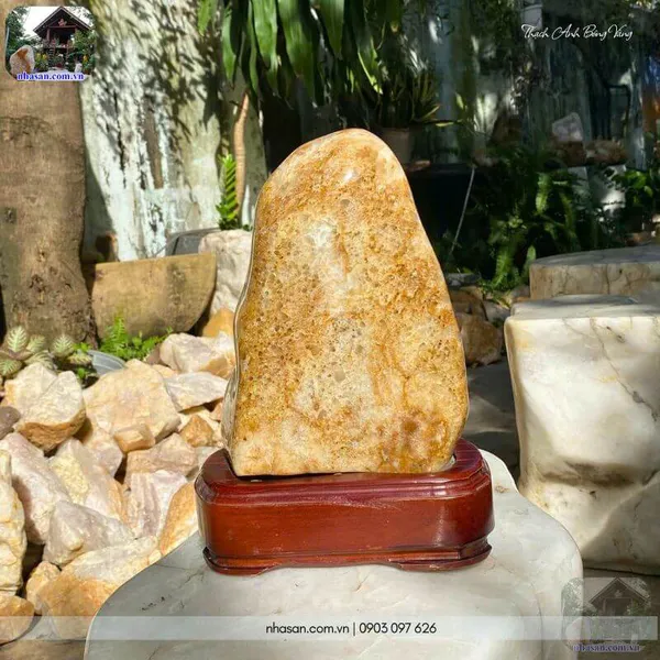 Trụ đá thạch anh bông vàng 7.6kg, cao 30cm x ngang 16.5cm - TAV94