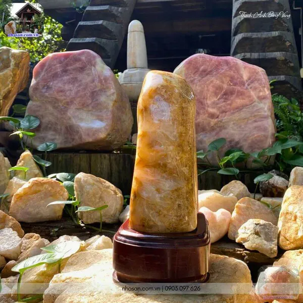 Trụ đá thạch anh bông vàng 7.6kg, cao 30cm x ngang 16.5cm - TAV94