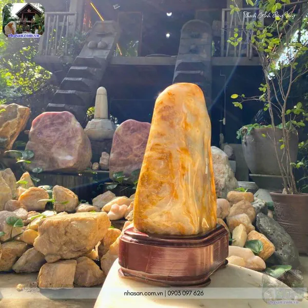 Trụ đá thạch anh bông vàng 7.6kg, cao 30cm x ngang 16.5cm - TAV94