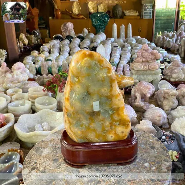 Trụ đá thạch anh bông vàng 7.6kg, cao 30cm x ngang 16.5cm - TAV94