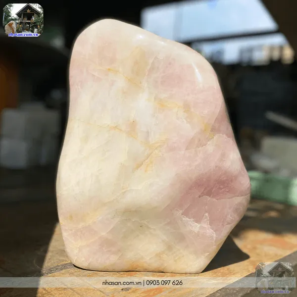 THACH ANH HONG STONE HEAD T176