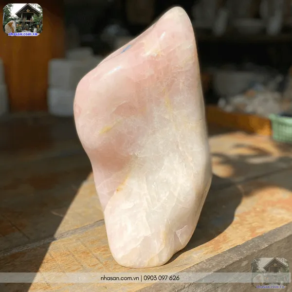 THACH ANH HONG STONE HEAD T176