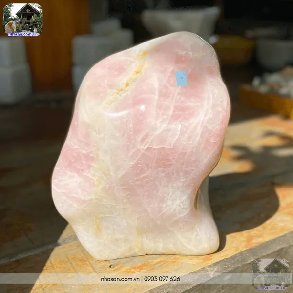 THACH ANH HONG STONE HEAD T176