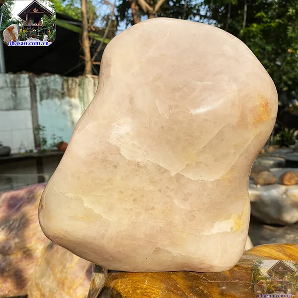 Trụ đá thạch anh T694, nặng 6.4kg, cao 22.5cm x ngang 21cm x dày 11cm