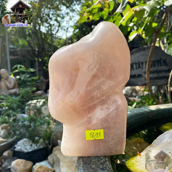 Trụ đá thạch anh T693, nặng 1.7kg, kích thước 16x10x8 cm                                              