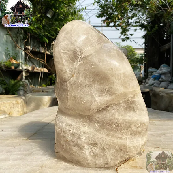 Trụ thạch anh trắng 100% tự nhiên 9.7kg, cao 30cm x ngang 18cm x dày 12cm - T698