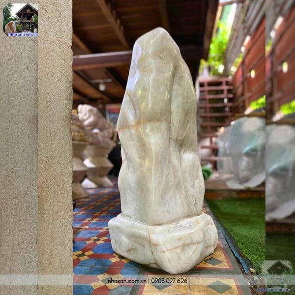Trụ đá thạch anh trắng 105kg, cao 76cm x ngang 26cm - T558