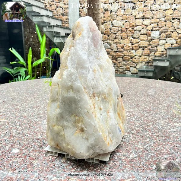 Trụ đá thạch anh trắng hồng thô 42kg, cao 40cm x ngang 33cm x rộng 23cm - K283A