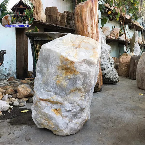 Vietnam natural monolithic raw white quartz stone pillar K58