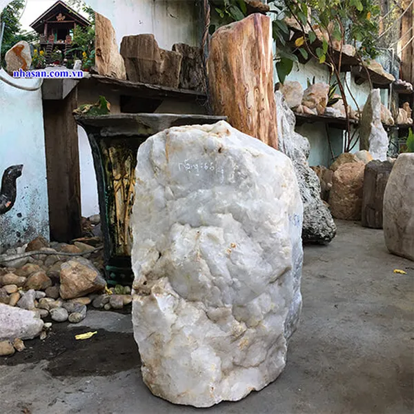Vietnam natural monolithic raw white quartz stone pillar K58