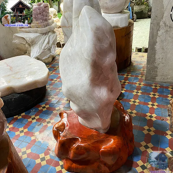 Trụ đá thạch anh trắng 87kg, cao 81cm x ngang 28cm - T557