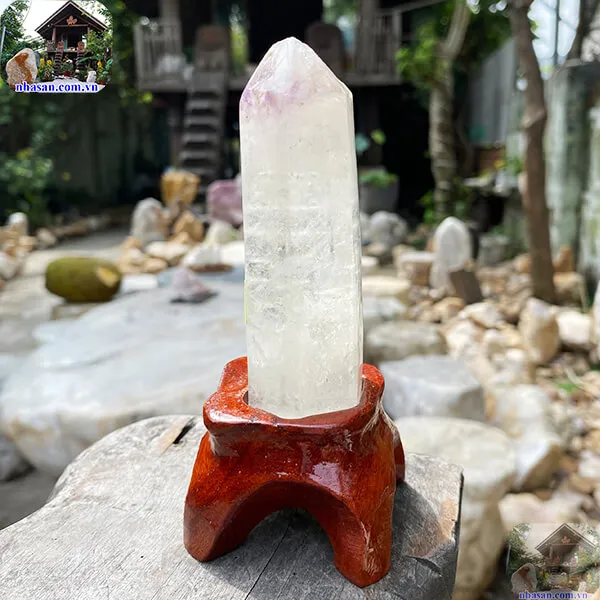 T249 white quartz crystal pillar