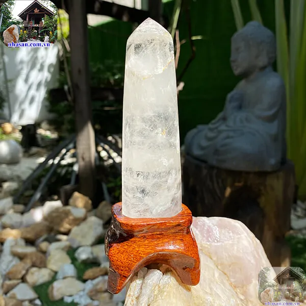 White quartz crystal pillar T231