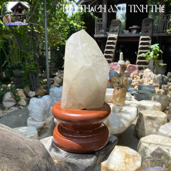 Trụ thạch anh tinh thể 3.3kg, cao 27cm x ngang 10.5cm x dày 7.5cm - T712