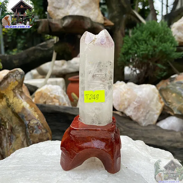 T249 white quartz crystal pillar