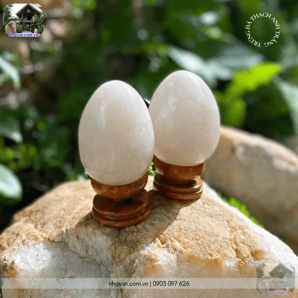 Trứng đá thạch anh trắng QT24 nặng 600gr, cao 13cm