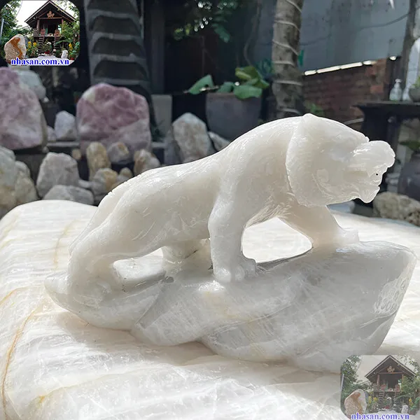 Tượng Bạch Hổ đá thạch anh trắng - Biểu tượng của uy nghiêm, lãnh đạo và quyền lực