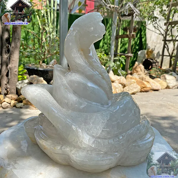 Tượng Rắn đá thạch anh ngậm ngọc 17.4kg, dài 31cm x rộng 31cm x cao 24cm - R01