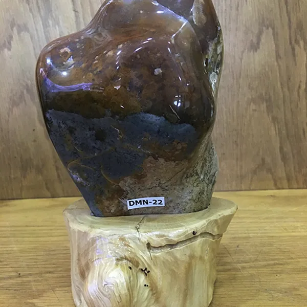 Trụ đá mã não tự nhiên 1.8kg-DMN22