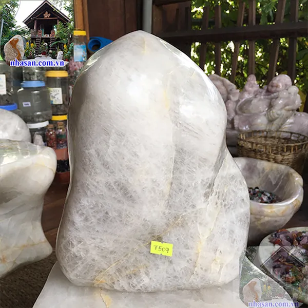 Trụ đá thạch anh trắng 10.4kg, cao 25cm x ngang 20cm x dày 14cm - T507