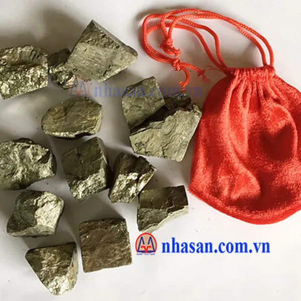 Đá vàng găm bỏ túi trừ tà