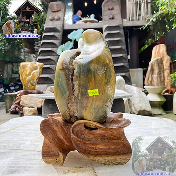 Trụ đá mã não tự nhiên 4.9kg-DMN98
