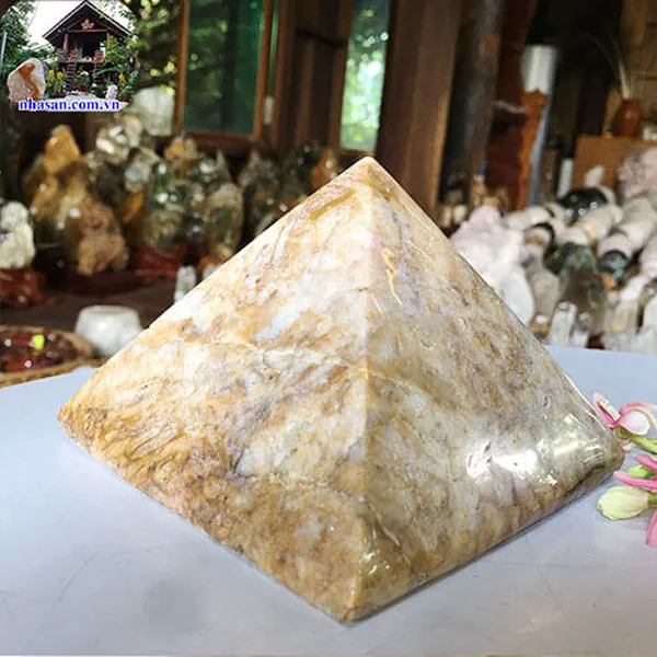 Kim tự tháp đá mã não 0.8kg, cao 10.5cm x ngang 10.06cm - T478