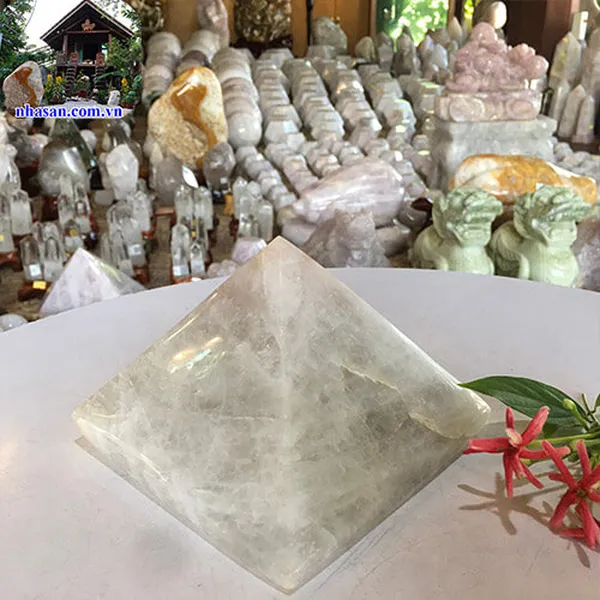 Kim tự tháp thạch anh hồng 1.16kg, cao 11cm x ngang 11.5cm - T464