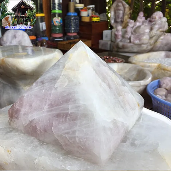 Kim tự tháp phong thủy 3.96kg, cao 16.5cm x ngang 15.5cm - T477