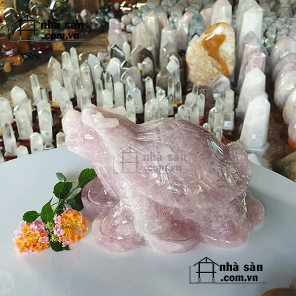Long quy đá thạch anh hồng nguyên khối