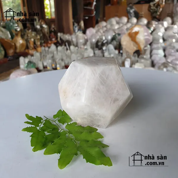 Đá 12 mặt thạch anh trắng 8.5cm-0.68kg-QC630