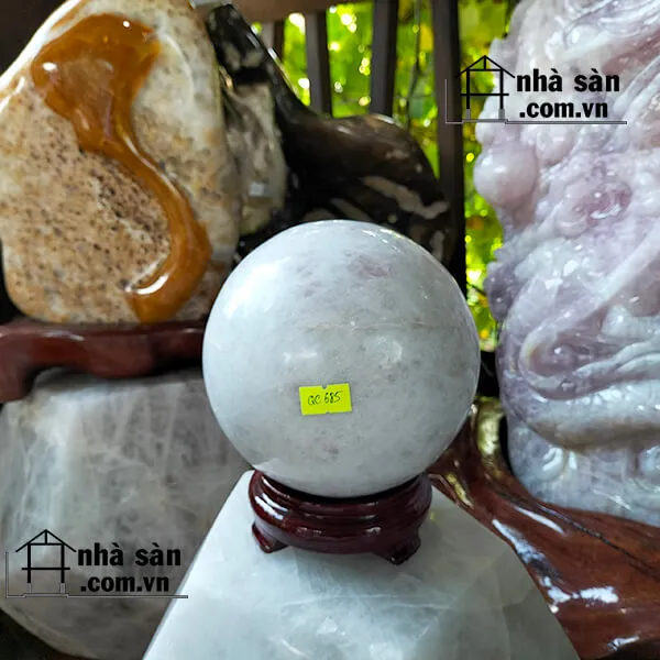 Quả cầu đá thạch anh 13.5cm - 3.9kg - QC685