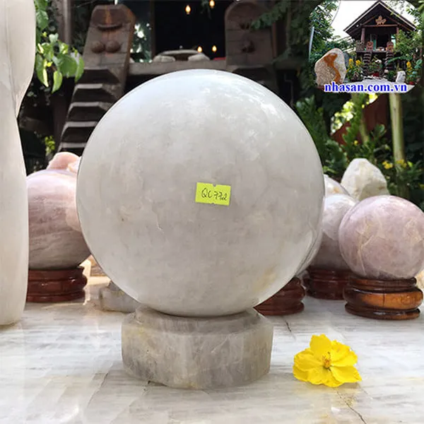 Quả cầu đá thạch anh trắng 20cm-11.5kg-QC772