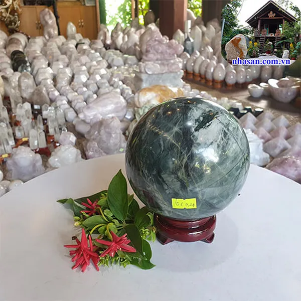 Quả cầu canxedon tự nhiên 13cm-2.7kg-QC724