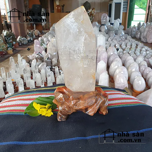 TRỤ ĐÁ THẠCH ANH ÁM KHÓI T349