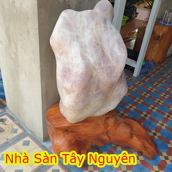 Trụ đá thạch anh hồng nguyên khối 92kg, cao khoảng 90cm x ngang 46cm - T310