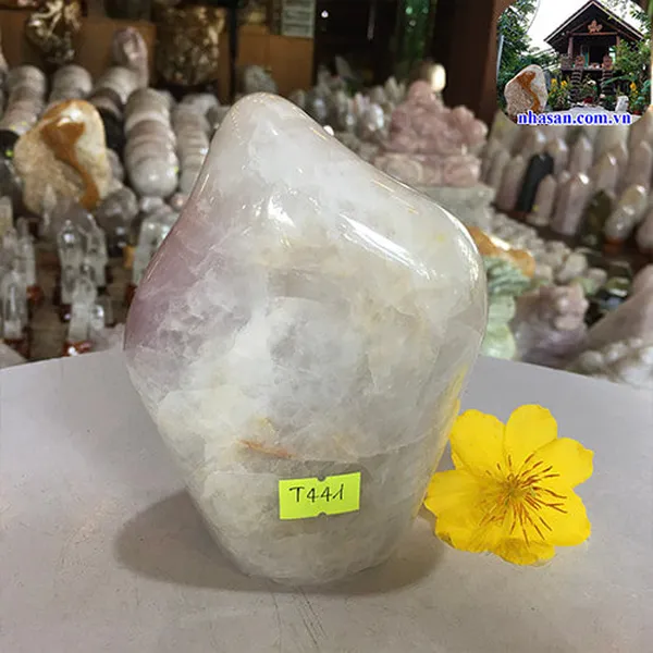 Trụ đá thạch anh hồng 1.33kg-T441