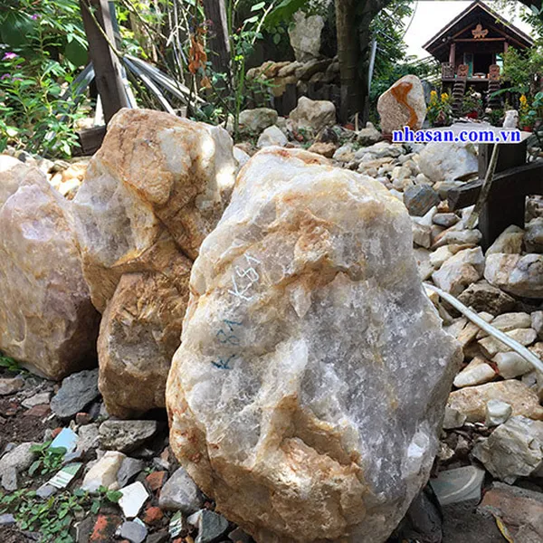 Trụ đá thạch anh hồng 39kg, cao 41cm x ngang 30cm x dày 27cm - K81