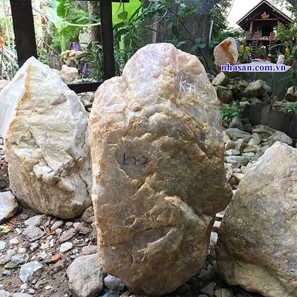 Đá thạch anh hồng thô 35kg, cao 51cm x ngang 26cm x dày 20cm - K77 