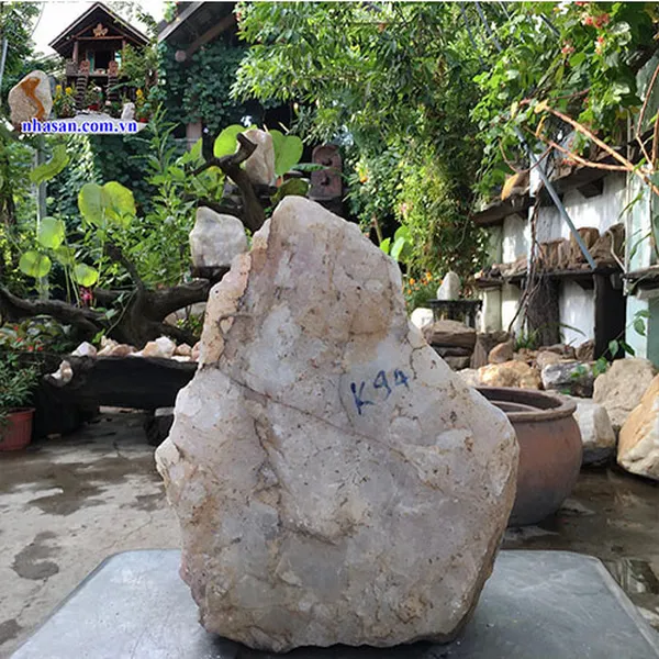 Trụ đá thạch anh hồng 12.5kg, cao 30cm x ngang 24cm x dày 18cm - K94