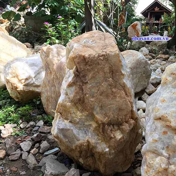 Trụ đá thạch anh hồng 45kg, cao 46cm x ngang 30cm x dày 25cm - K82